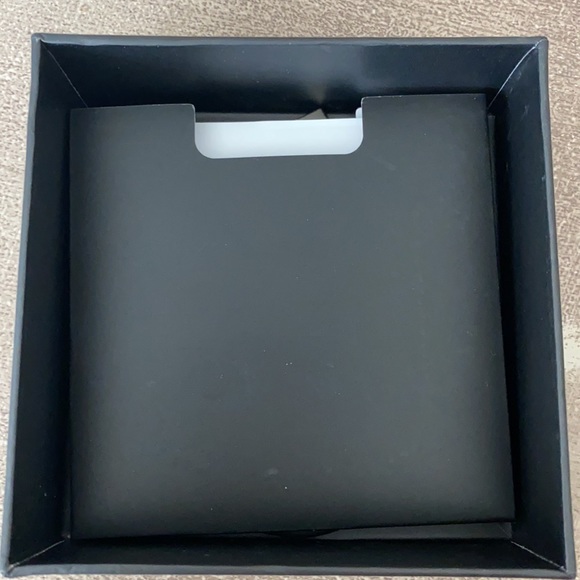 Sealed apple air pods - Picture 4 of 4